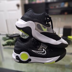 Nike Black and Green Sneakers with Modern Design